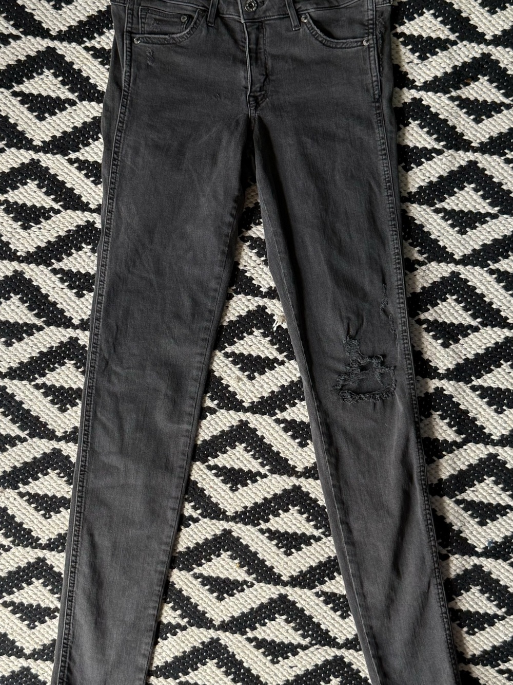 & Denim Women’s Black Distressed Slim Jeans 29